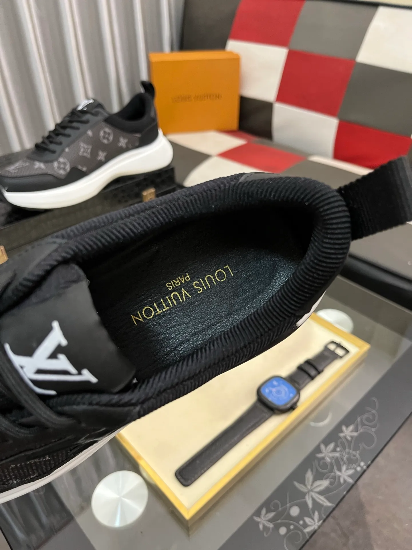 Men's shoes 💰458⌚️⌚️【LOUlS VUlTTON】Louis Vuitton ~ unique and casual style. LV counter purchasing 🏃casual shoes😍😍 Men's 2022 counters are on sale simultaneously, Italian imported brands select first-layer Italian cowhide. 🐑Sheepskin lining (refuses to discolor and rub feet) Sole: Original sole specially provided by the original factory 🎬Better in kind Size number: 38-443️⃣Colors available